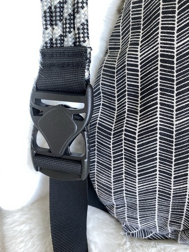 Kavu Sling Rope Crossbody Black White Chevron Strip. - Picture 3 of 17
