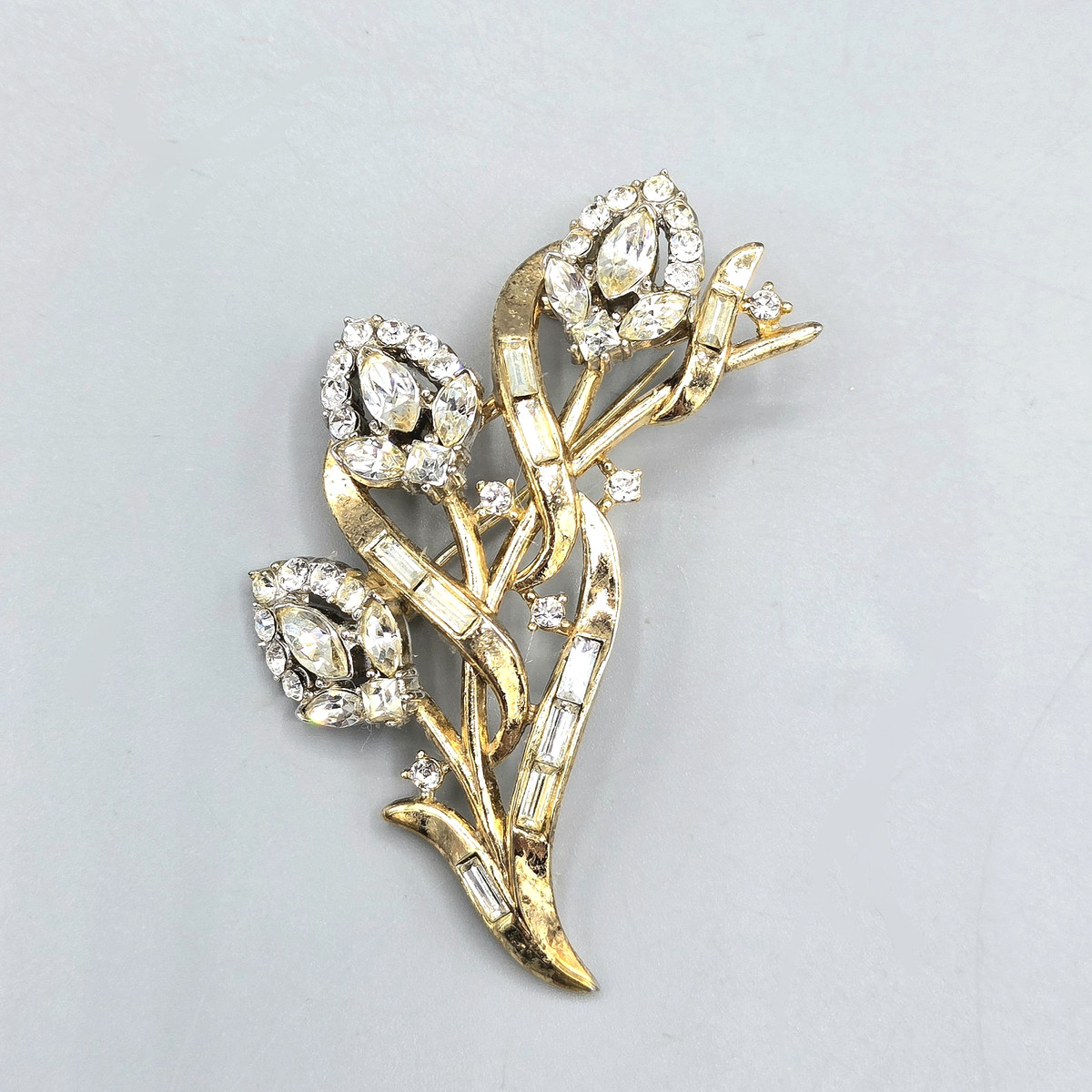 1953 Crown Trifari Philippe FLIRTATION Crystal Halo Gold Tone Brooch BOOK PIECE