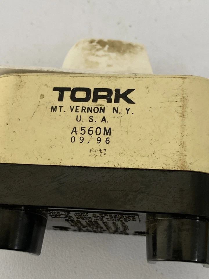 Tork A560M, Temporizador de Heridas de Resorte en Pared, Temporizador de Giro 60 Min Marfil Foto 2 de 3