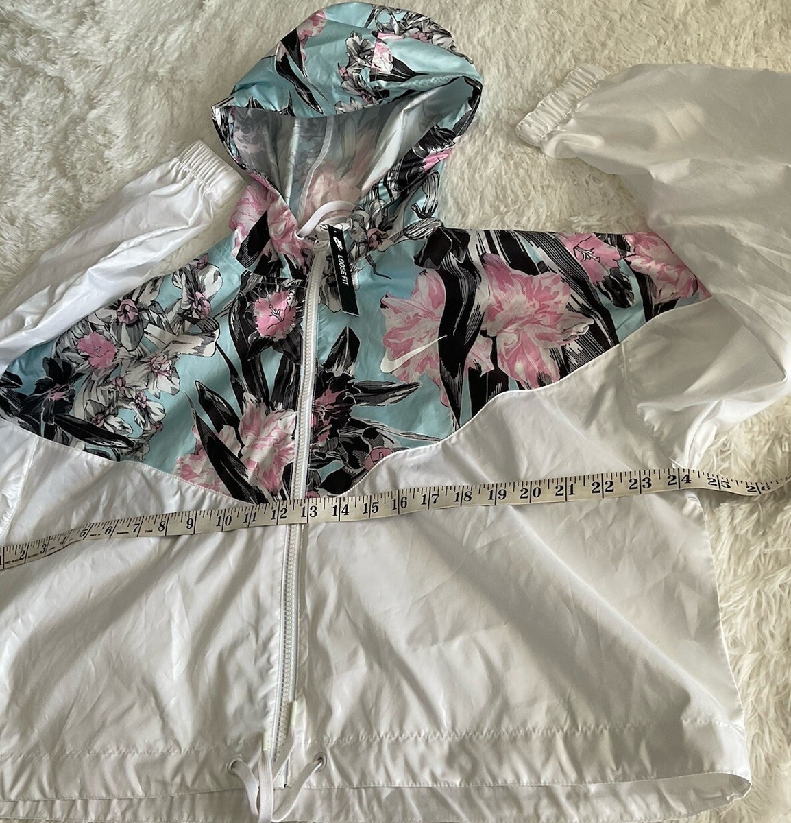 nike sportswear hyper femme windrunner jacket