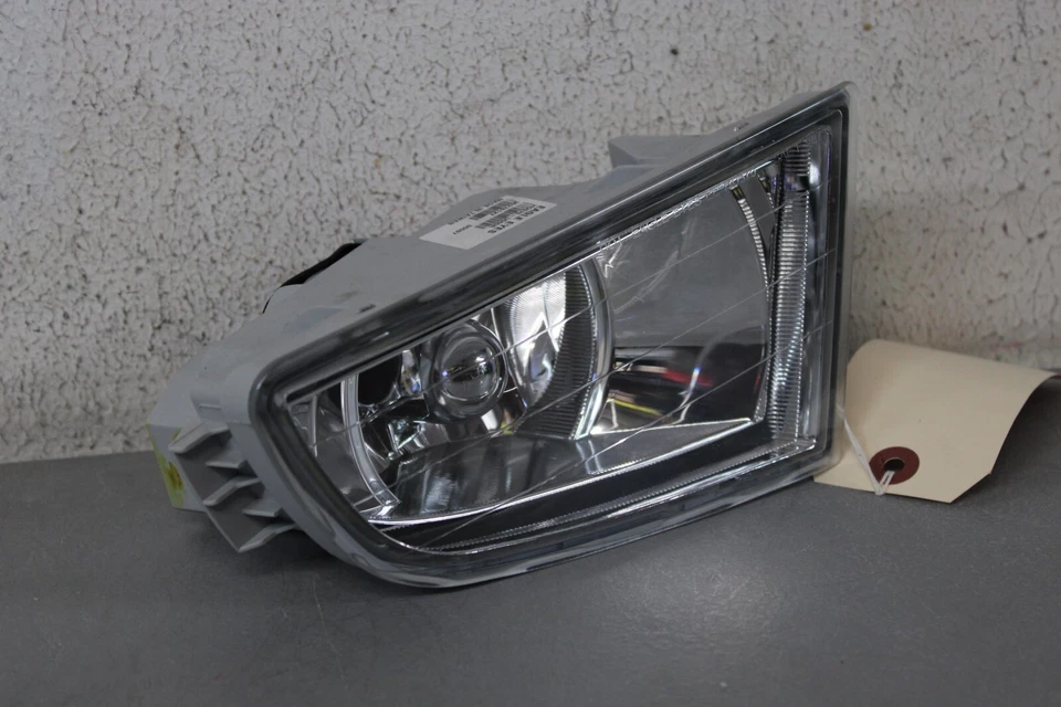 2001 2002 2003 ACURA MDX RIGHT SIDE FOG LIGHT - Image 2 of 4