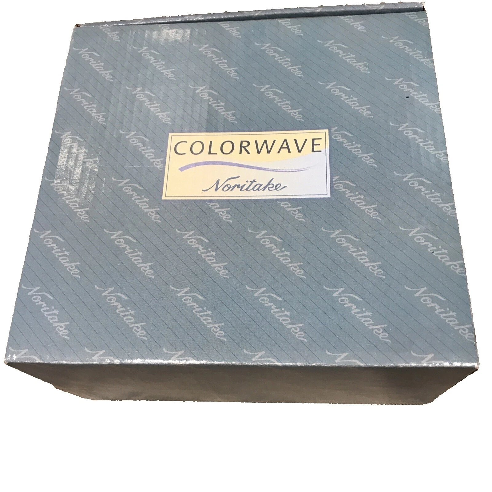 Фарфоровая столовая посуда и столовые приборы Noritake с цельным узором