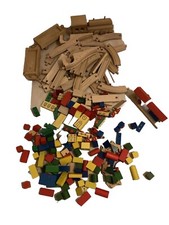 Holzeisenbahn, viel Zubehör, Schienen, Häuser, Bauklötze, 20 TEILE AUS SET