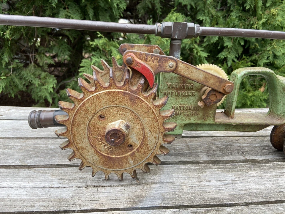 Aspersor de grama vintage para caminhada trator de ferro fundido modelo A5 National, Lincoln, NE - Imagem 3 de 4