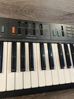 Yamaha Psr-11 Keyboard Electronic Synth Piano Portatone Vintage 49