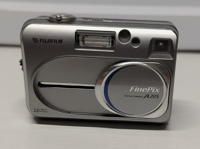 Fujifilm FinePix A205 2.0MP Compact Digital Camera Silver Tested Working