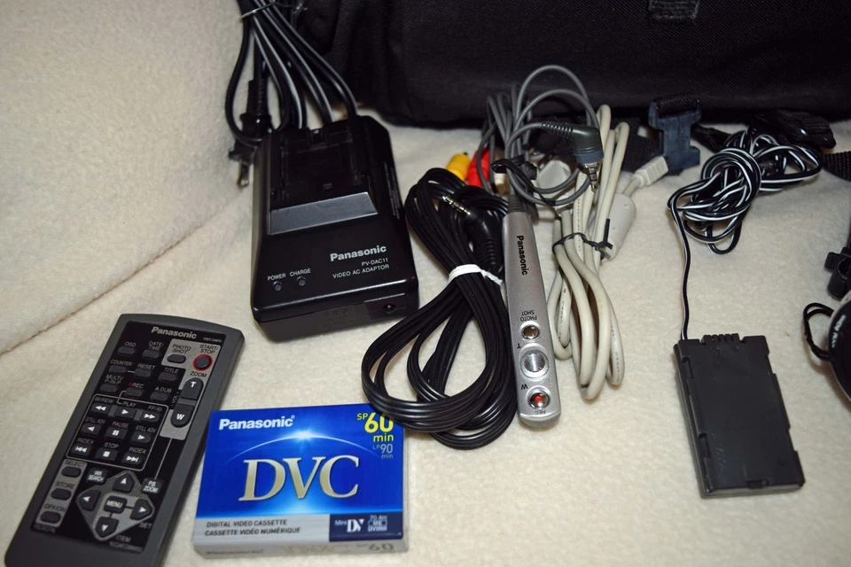 Panasonic PV-DV953D Mini DV Camcorder and Accessories - Image 2 of 4