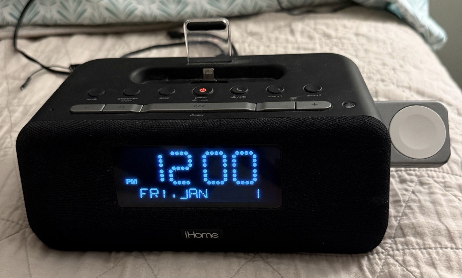 Radio W/speakerphone & Triple Charging Dock