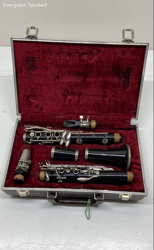 Dura Tone Clarinet With Case