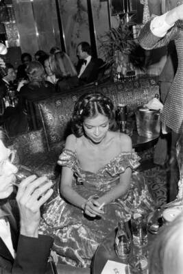 Bianca Jagger attends a party in New York City on January 13 - 1977 Old Photo 2