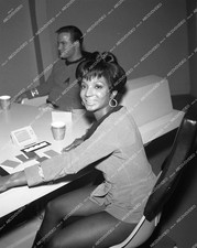 st-114 Nichelle Nichols, William Shatner TV orig Star Trek st-114
