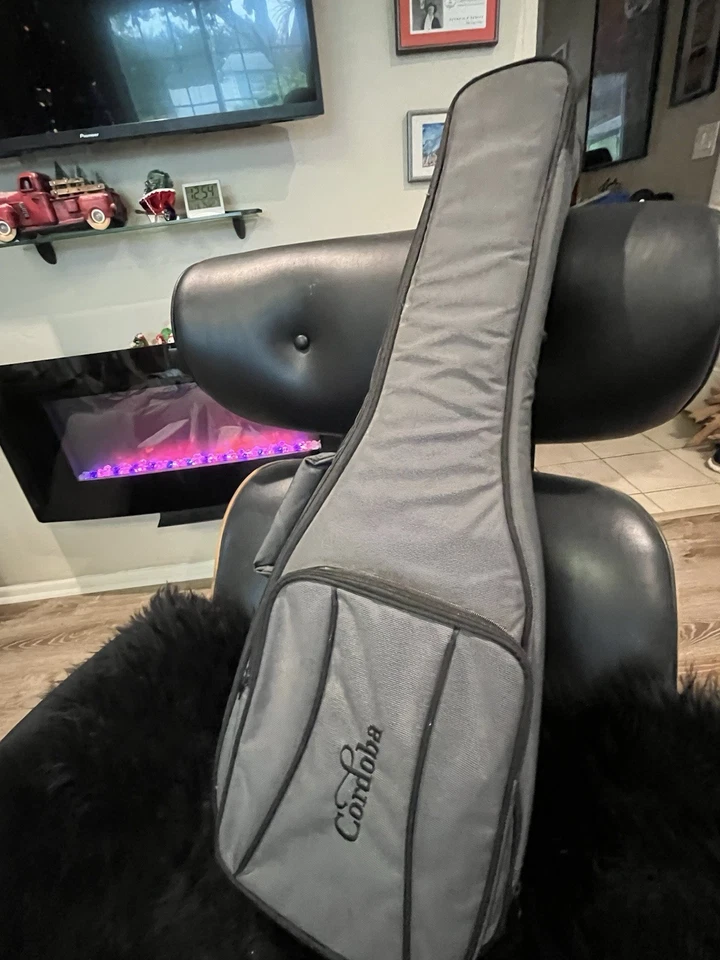 Baritone Ukulele Cordoba 20 MB Includes Brand New Capo And Harmonica - Image 2 of 4