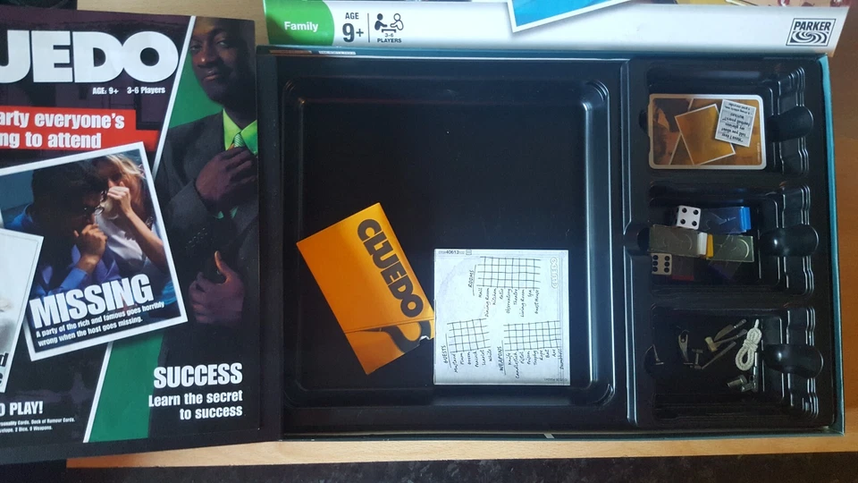 CLUEDO DISCOVER THE SECRETS BY PARKER GREAT MODERN MYSTERY BOARD GAME COMPLETE - Image 2 of 2