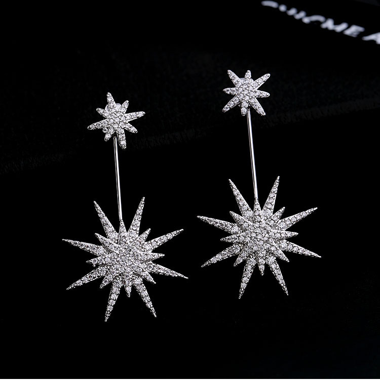 Orecchini In Oro Bianco 18k A 4 Griffe Piramide Con Diamanti | GV