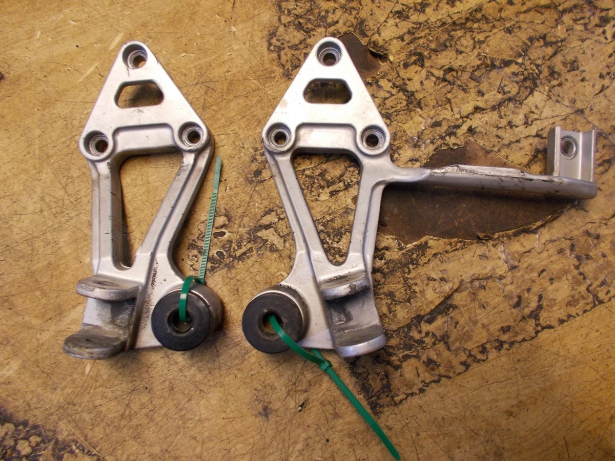 1990 Kawasaki ZX600 ZX6 ZX 6 600 Ninja Foot Peg Brackets | eBay