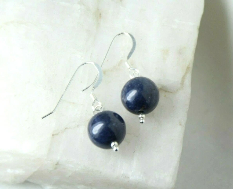 Pendientes de plata de ley 925 con bola de 10 mm de piedras preciosas naturales azul zafiro de 1 1/4" Foto 2 de 4
