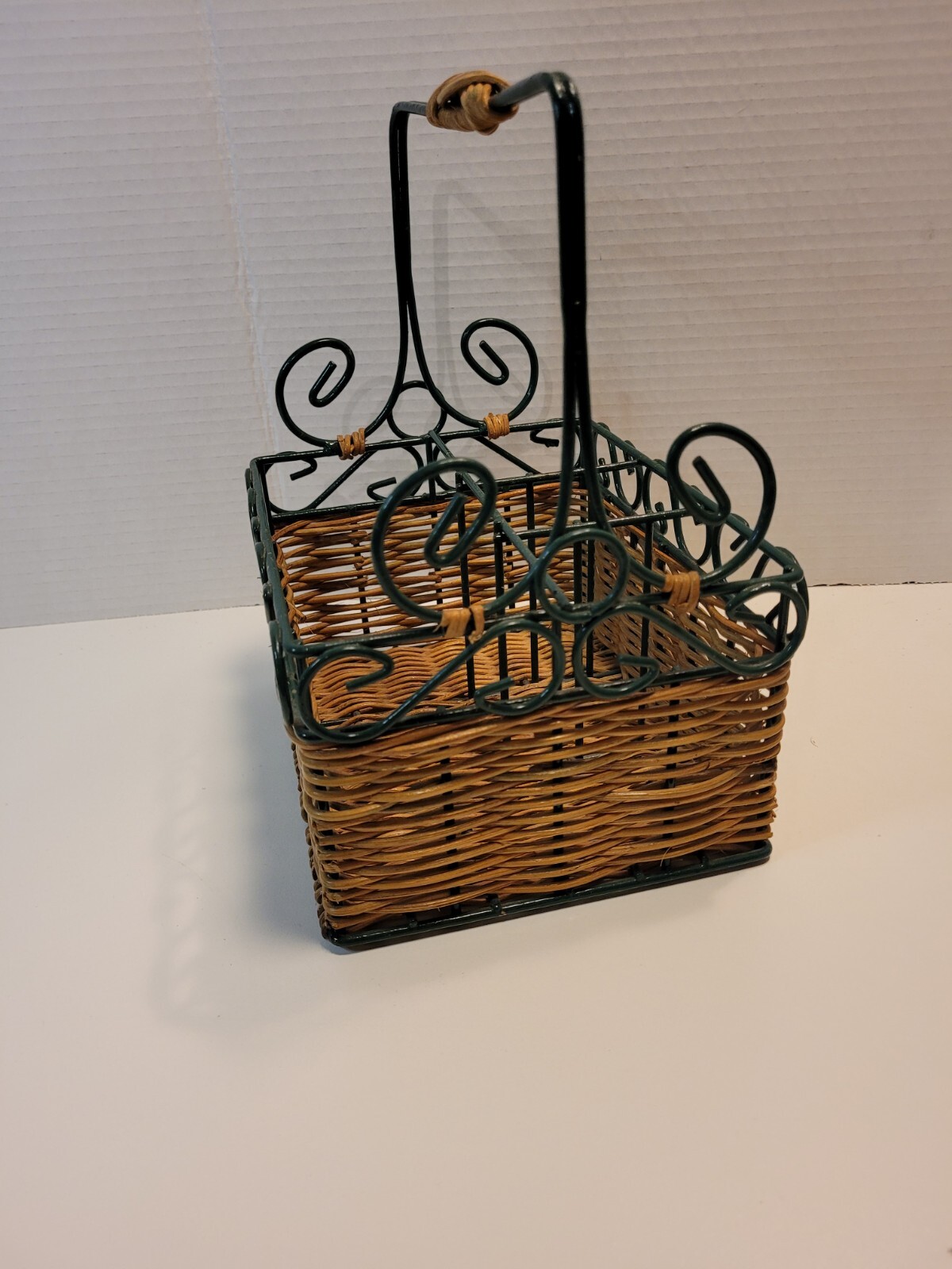 Wicker Wire Flatware Basket Napkin & Silverware Caddy for Buffet/Picnic Utensils
