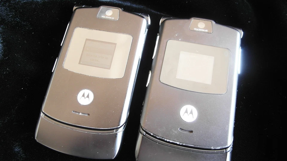 Pair of Motorola cellulare RAZR V3ROHS GSM BLACK NERO NOIR ORIGINALE - Immagine 4 di 4