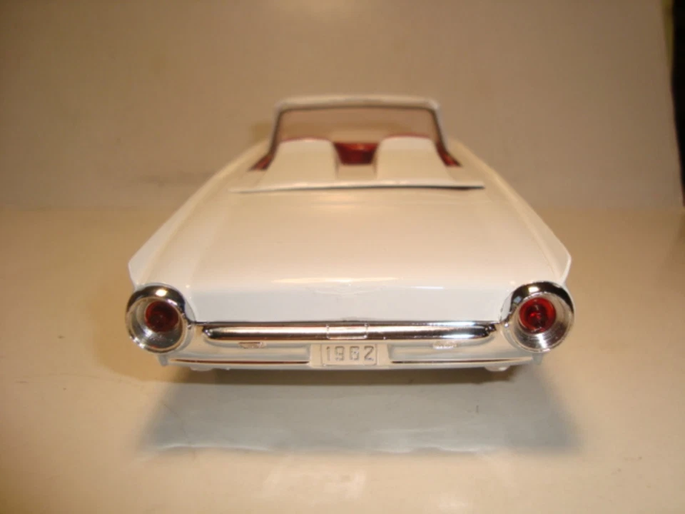 AMT 1962 Ford Thunderbird Sports Roadster Dealer Promo Model Car - Image 4 of 4