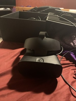 Oculus Rift S PC-Powered VR Gaming Headset - Black Includes Cables, Controllers