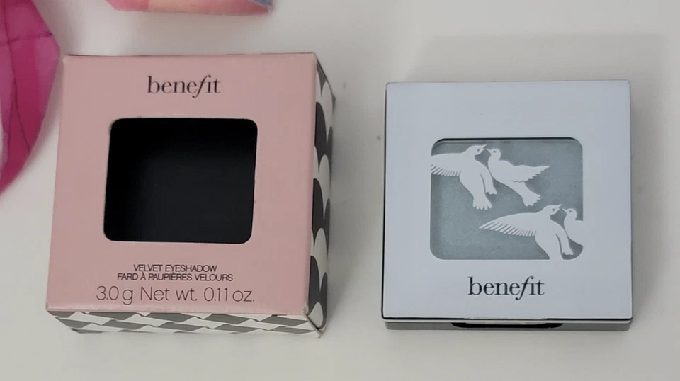 Benefit Velvet Eyeshadow 0.11 oz SNOW JOB (BOXED) - Image 2 of 3