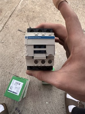 4x Schneider Electric LC1D12G7 3-Pole 120VAC Contactor Coil 