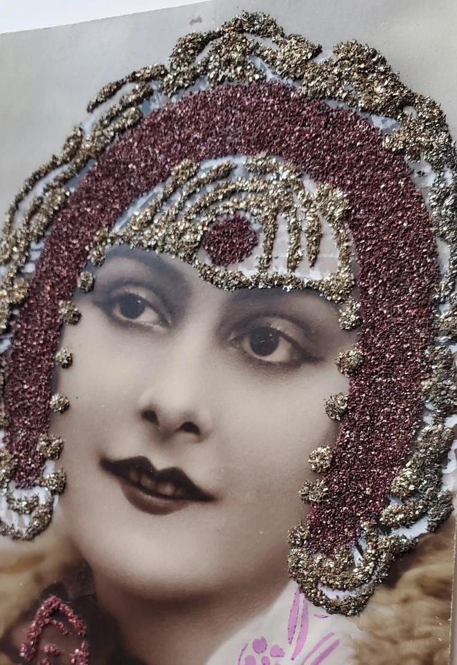 Glamour Flapper Niña Art Deco Mujer Mica Brillo Tocado RPPC Postal F44 Foto 3 de 4