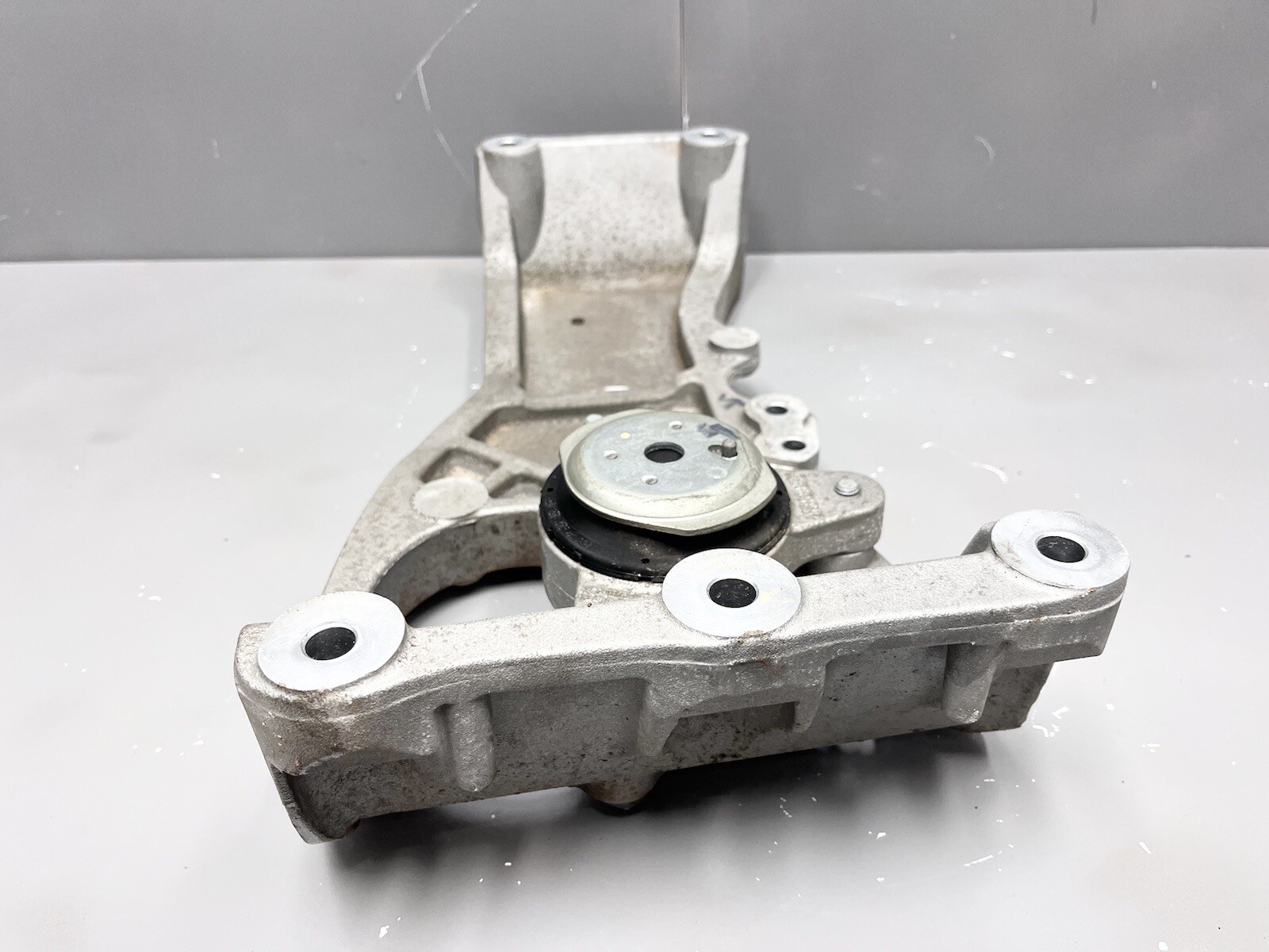 ⭐️2017-2022 MASERATI LEVANTE AUTOMATIC TRANSMISSION SUPPORT BRACKET 6701055900