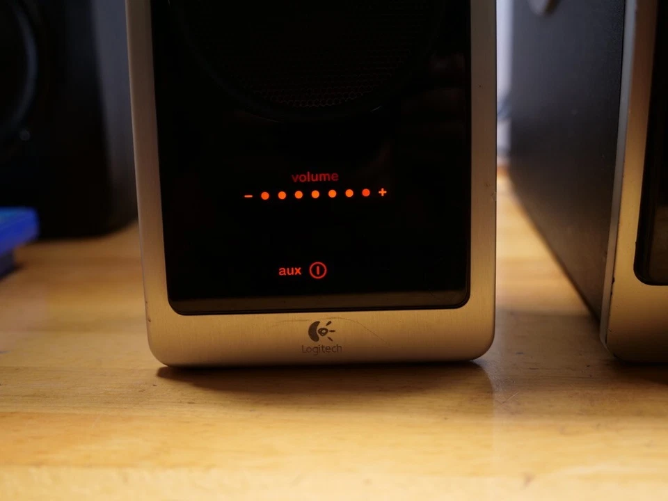 Logitech Z Cinema Advanced Surround Sound System - Image 4 of 4