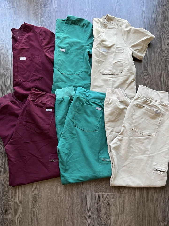 Lote de 3 conjuntos exfoliantes FIGS pequeños para mujer verde, granate, beige parte superior inferior Foto 2 de 4