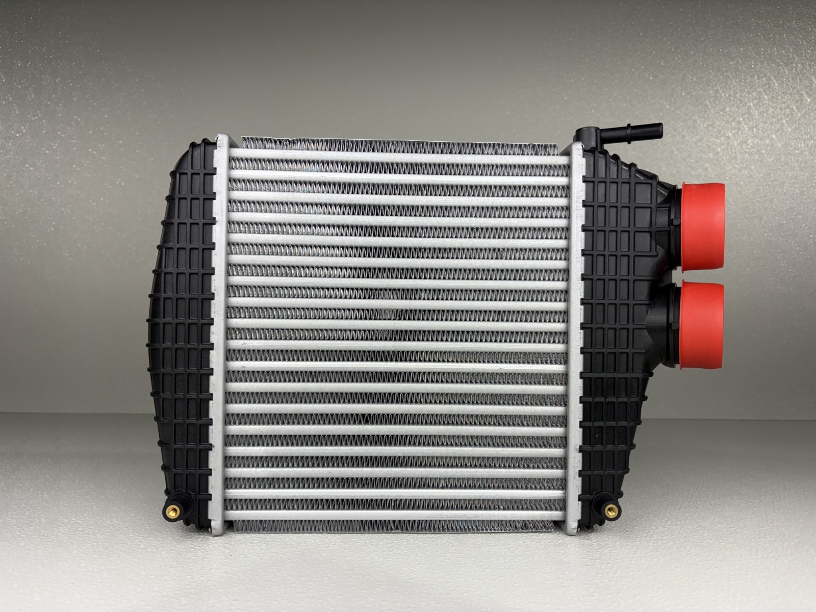 NEW 2017 - 2024 MASERATI LEVANTE TURBO FRONT RIGHT INTERCOOLER OEM 670109554