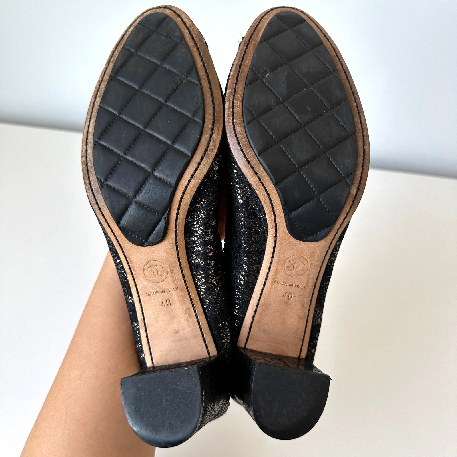 CHANEL Black Gold Metallic Cap Toe Stretchy Block Heel Pumps IT 40 thumbnail 8