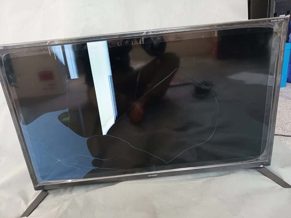 Sharp 32EE2K 32" Smart HD LED TV  - Image 4 of 4