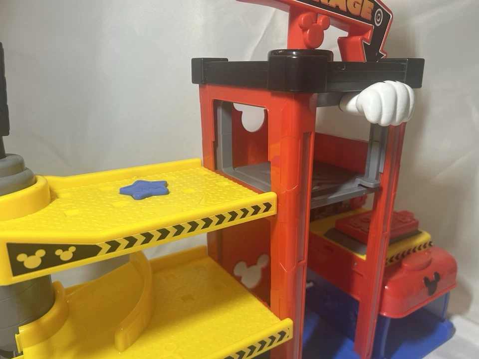 Mickey Mouse Ready to Race Garage Lights/Sound Work & Both Color Changing Cars - Image 3 of 4