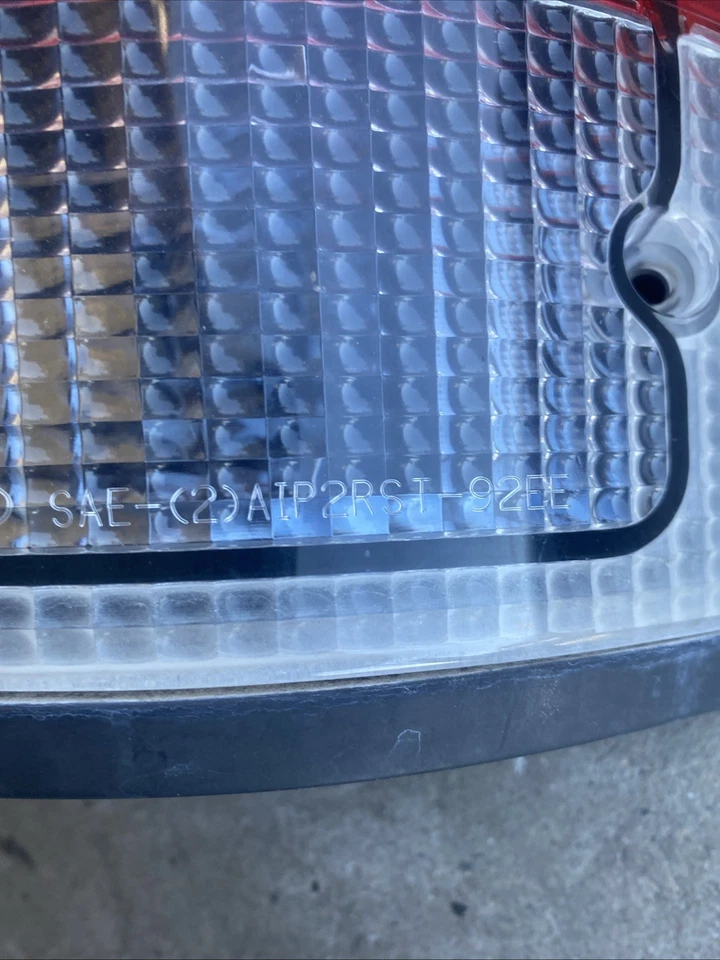 Luzes traseiras laterais direitas para trailers Ford - Imagem 4 de 4