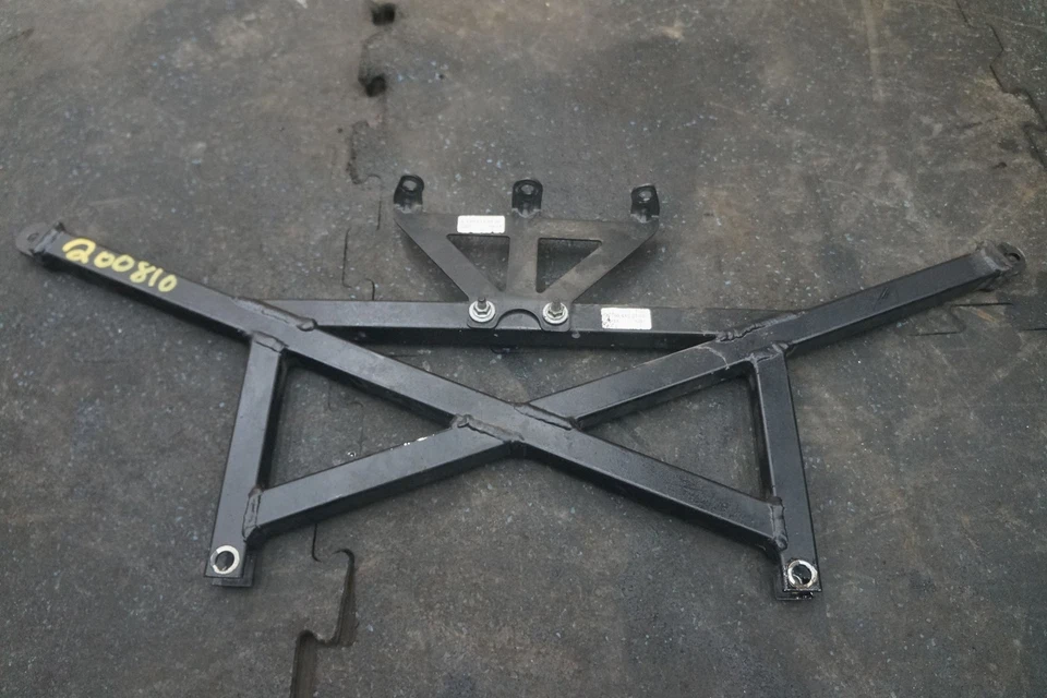 Soporte de refuerzo trasero 1906107300 OEM Mercedes Amg GT GTS 2016 Foto 2 de 4