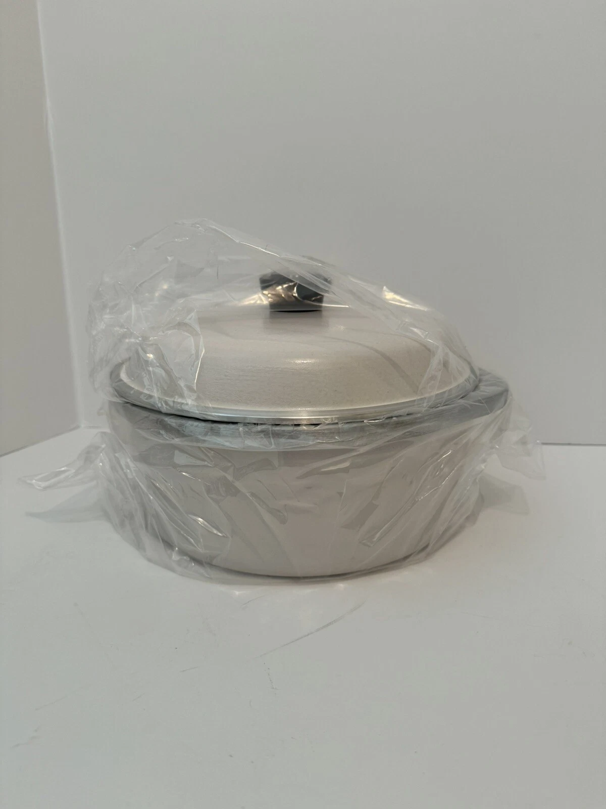 Corning Ware 4.5 Qt Cast Aluminum Non-Stick Dutch Oven With Lid French White New