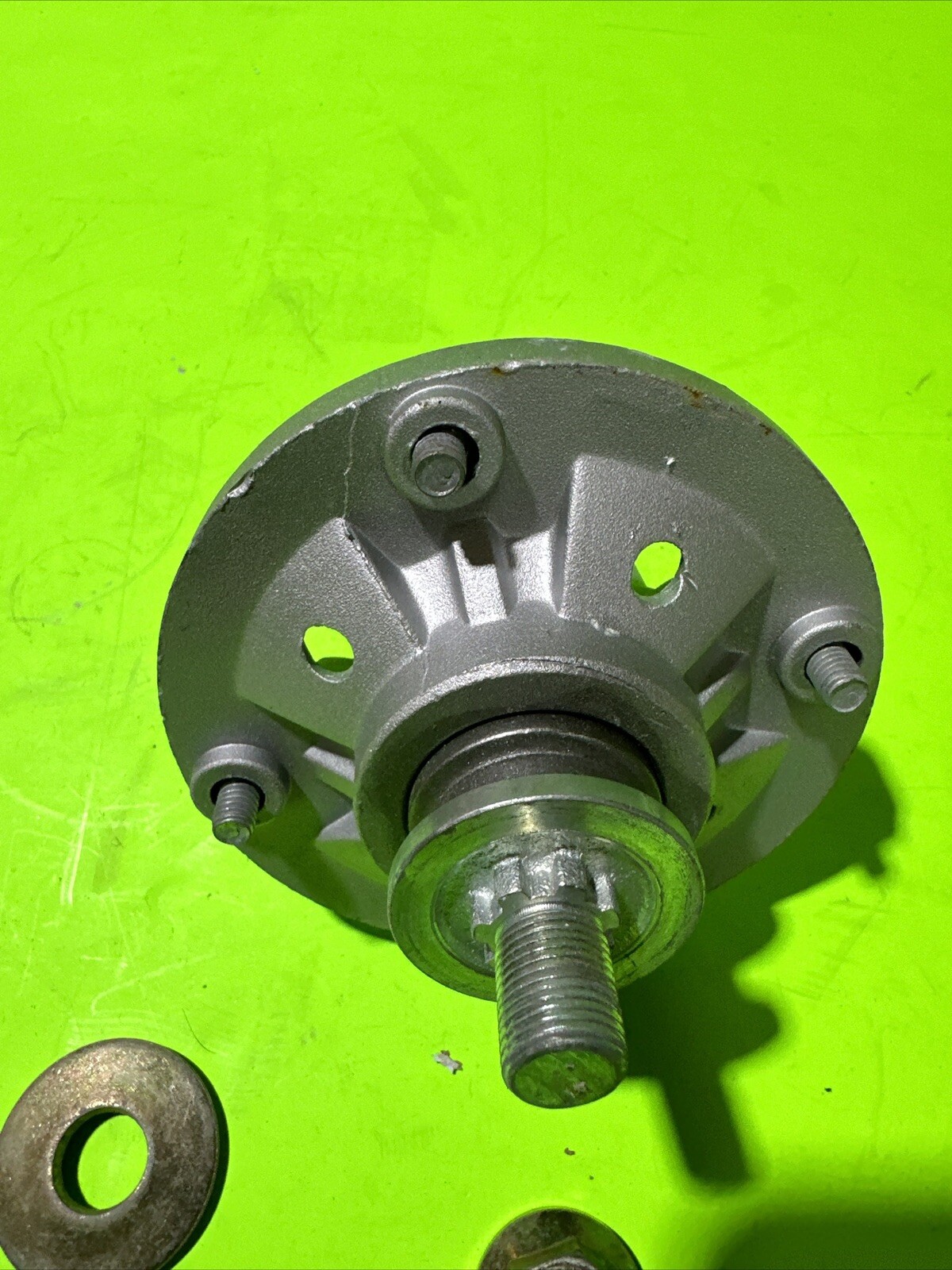 Spindle Assembly for John Deere D100 D110 D130 D140 D150 D160 LA100