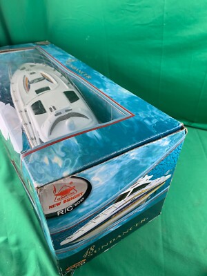 Toy~Radio Control Sea Ray 48 Sundancer R/C Speed Boat NO 7185-In Toy~Radio Control Sea Ray 48 Sundancer R/C Speed Boat NO 7185-In
