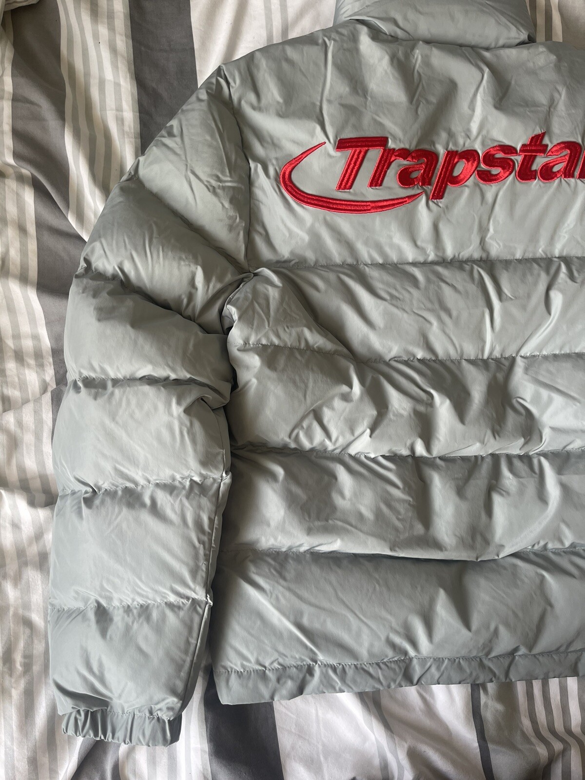 Trapstar Hyperdrive Puffer Jacket LightGrey/Red SIZE MEDIUM eBay