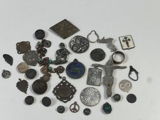 Lotto antico bottoni distintivi medaglie ciondoli | lotto pezzi antichi colle...