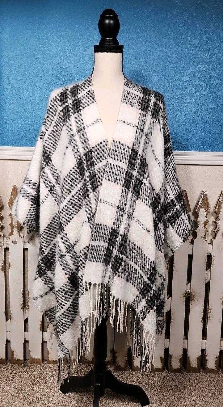 Vince Camuto Black & White Plaid Fringe Poncho Shrug Wrap Cape Open Front OS