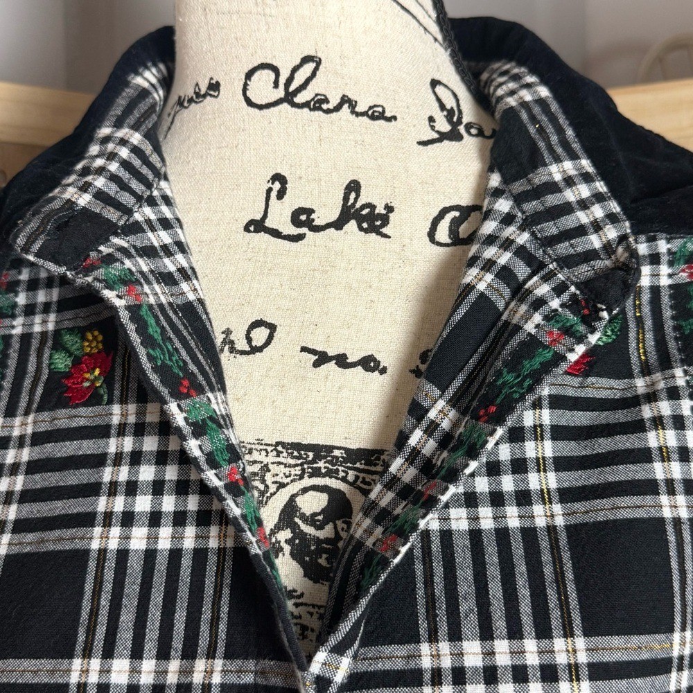 Basic Editions Holiday Plaid Button Down Shirt Em… - image 8