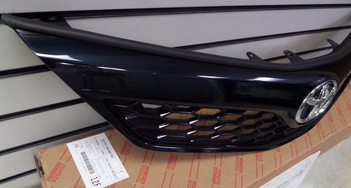 Replacement® 2012-2014 Toyota Camry - 2-Piece Kit Grille Painted Black