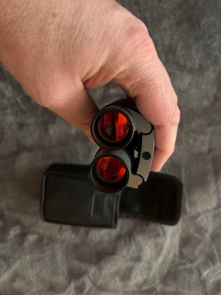 Binoculares UV ópticos recubiertos de rubí Foto 3 de 4