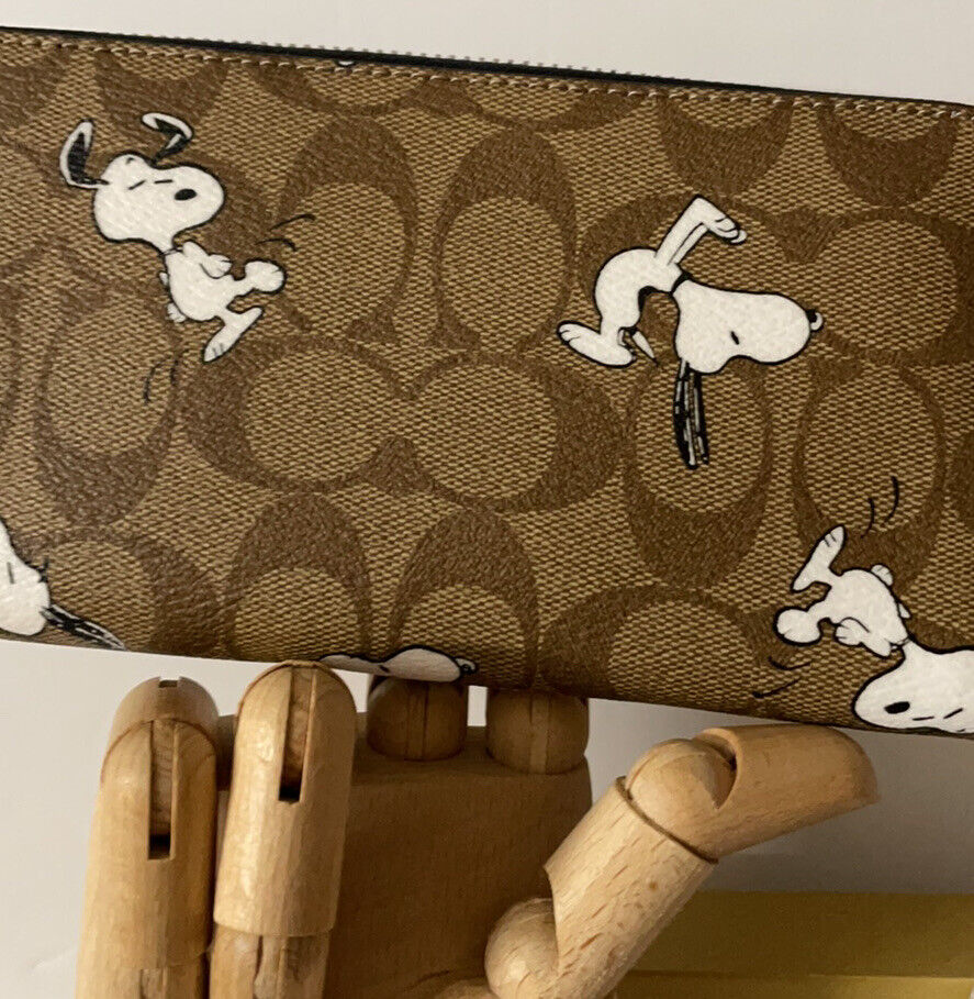 🌼 Coach C4596 🌼 Peanuts Snoopy Long Zip Around Wallet Signature 