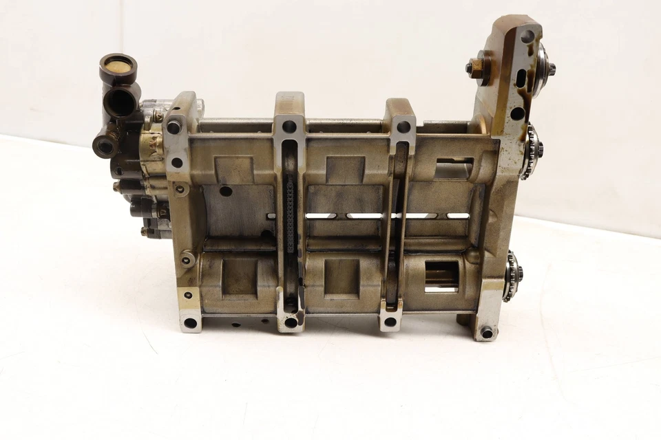 Mercedes-Benz SLK200 2005-2015 - Bomba de aceite del motor/carcasa del eje de equilibrio Foto 3 de 4