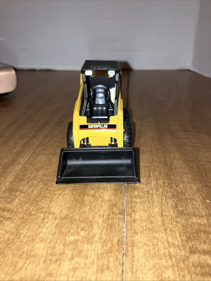 Norscot 1/32(?) Scale Diecast 55036 Cat 226 Skid Steer Loader Collectible - Image 4 of 4