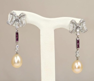 Ohrringe 18 Karat Weißgold, Perle & Diamant, 1-1/2 Zoll lang