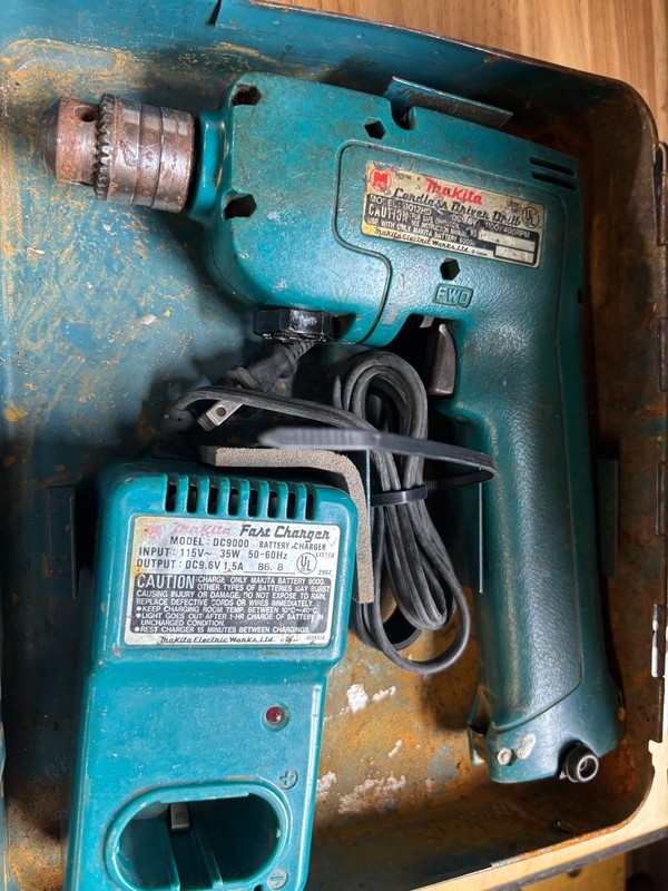 Vintage Makita 6012HD 9.6V Cordless Driver Drill DC9000 Charger Metal Case Japan